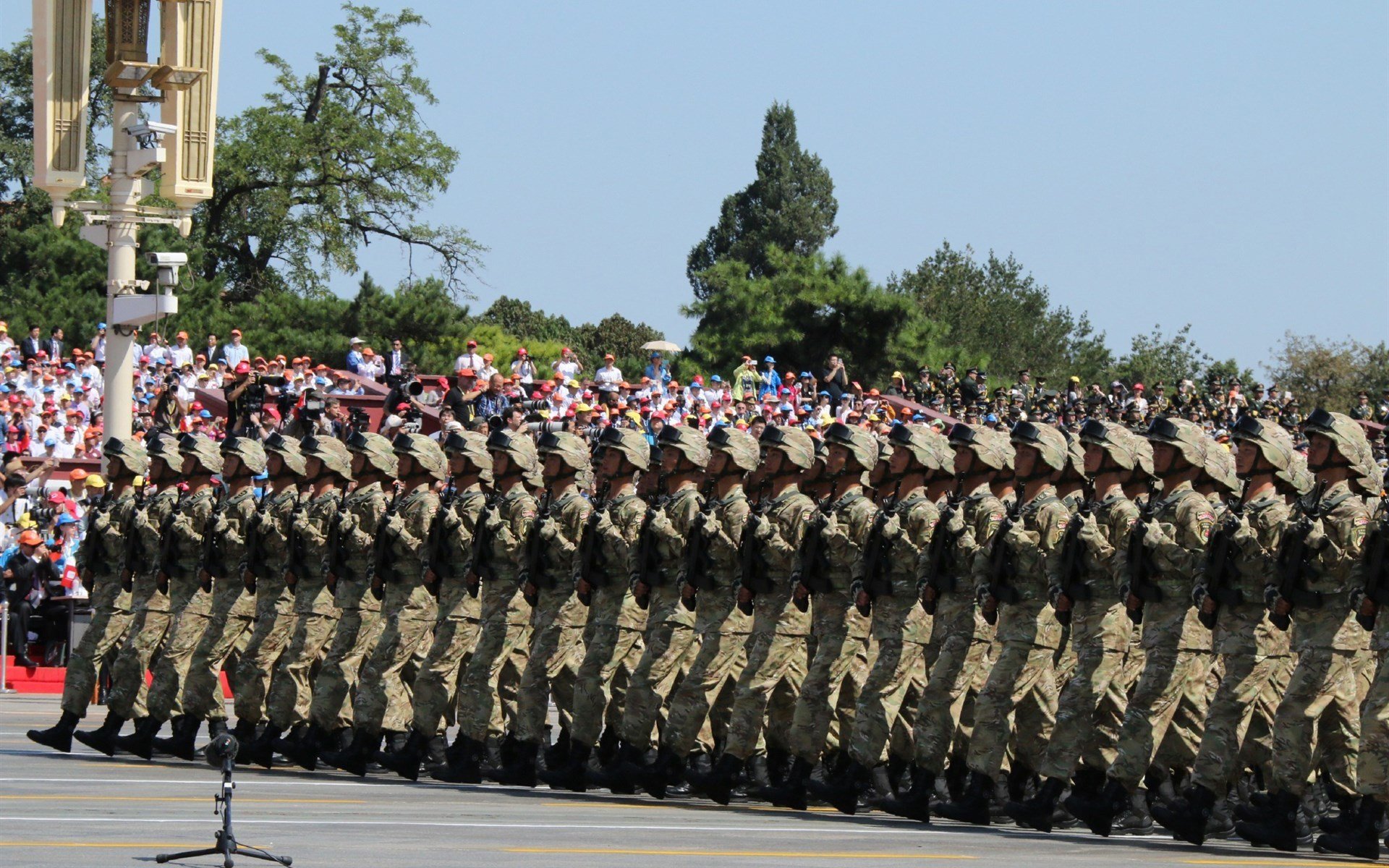 跨越东西的证明之战，布伦森独舞撕裂广厦，独行侠找到未来密钥