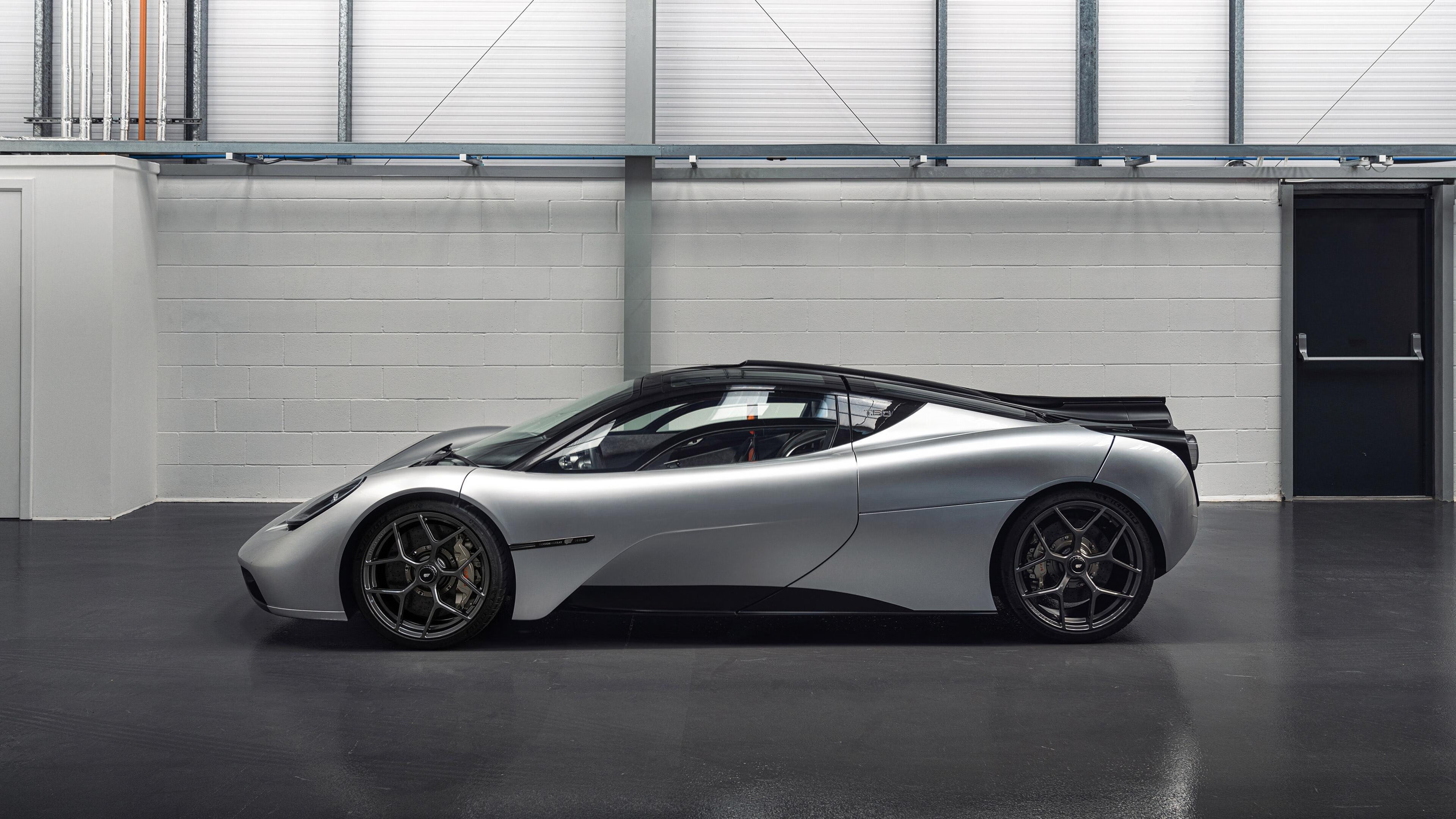 爱游戏大厅-神兵天降！马克西记三分撕裂防线，热火击退浙江队取关键胜利