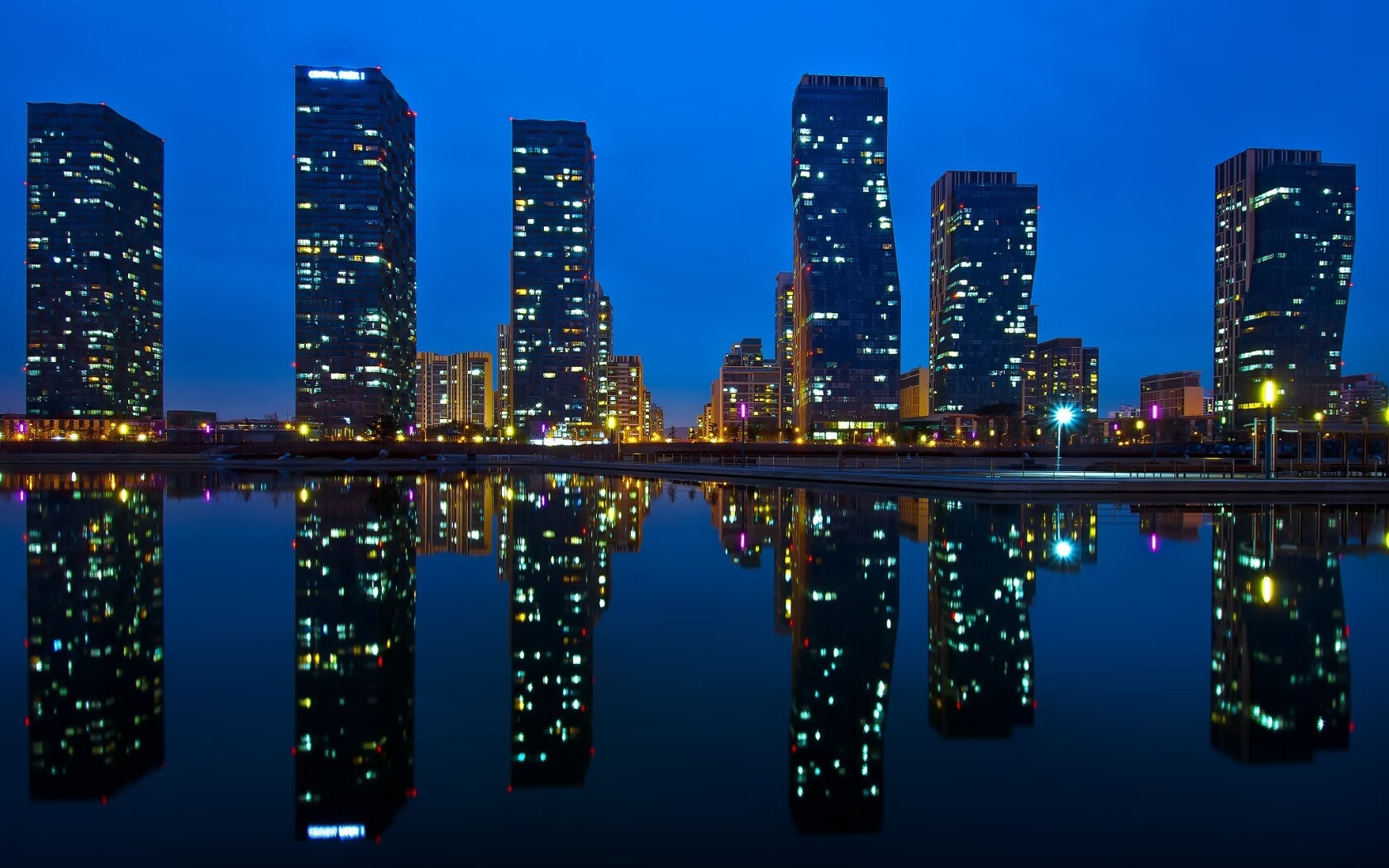 凝望哨声，2026世界杯之夜，爱德华兹与他的静止里程碑