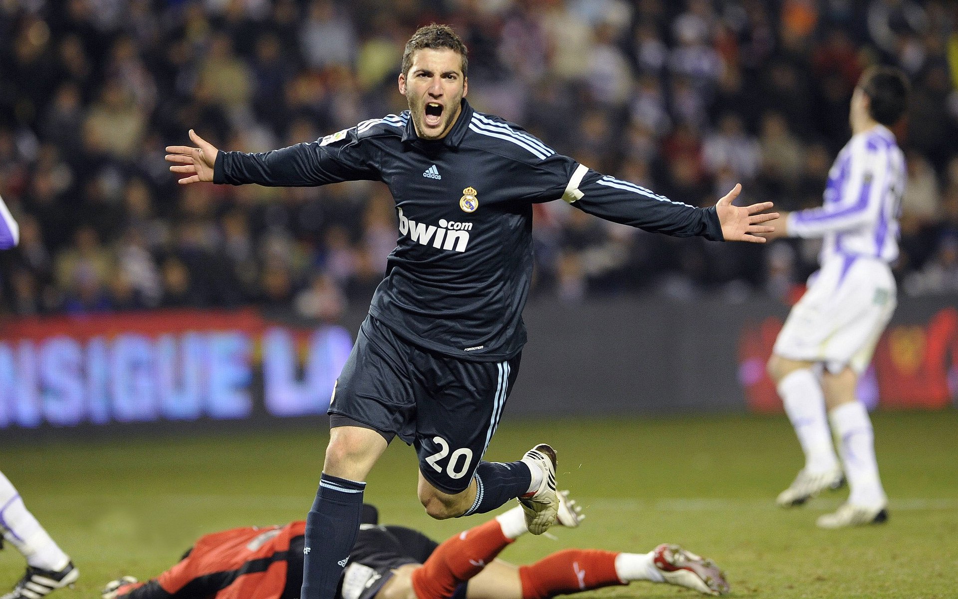 一个平行时空的剧本，当内马尔穿上曼联球衣击败AC米兰